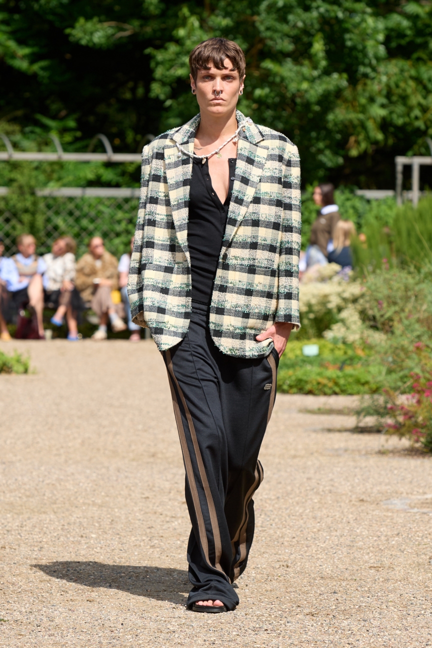 ss26-copenhagen-fashion-week-munthe-runway-2x3-james-cochrane-29