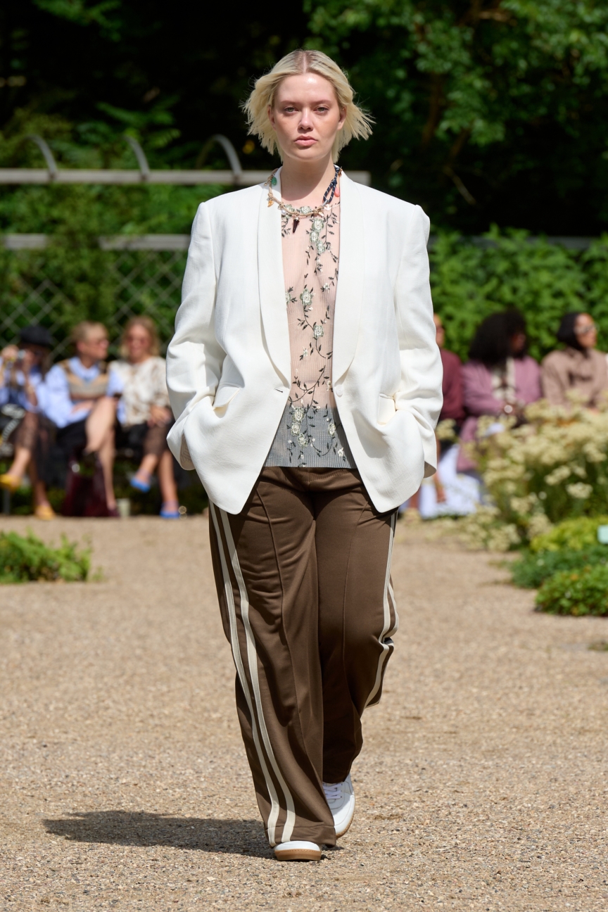 ss26-copenhagen-fashion-week-munthe-runway-2x3-james-cochrane-32