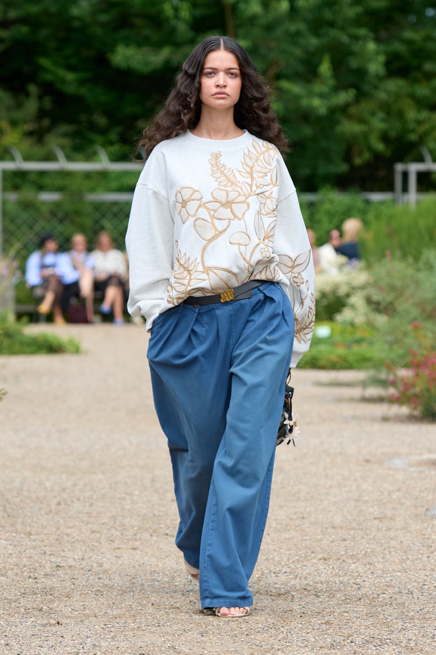 ss26-copenhagen-fashion-week-munthe-runway-2x3-james-cochrane-36