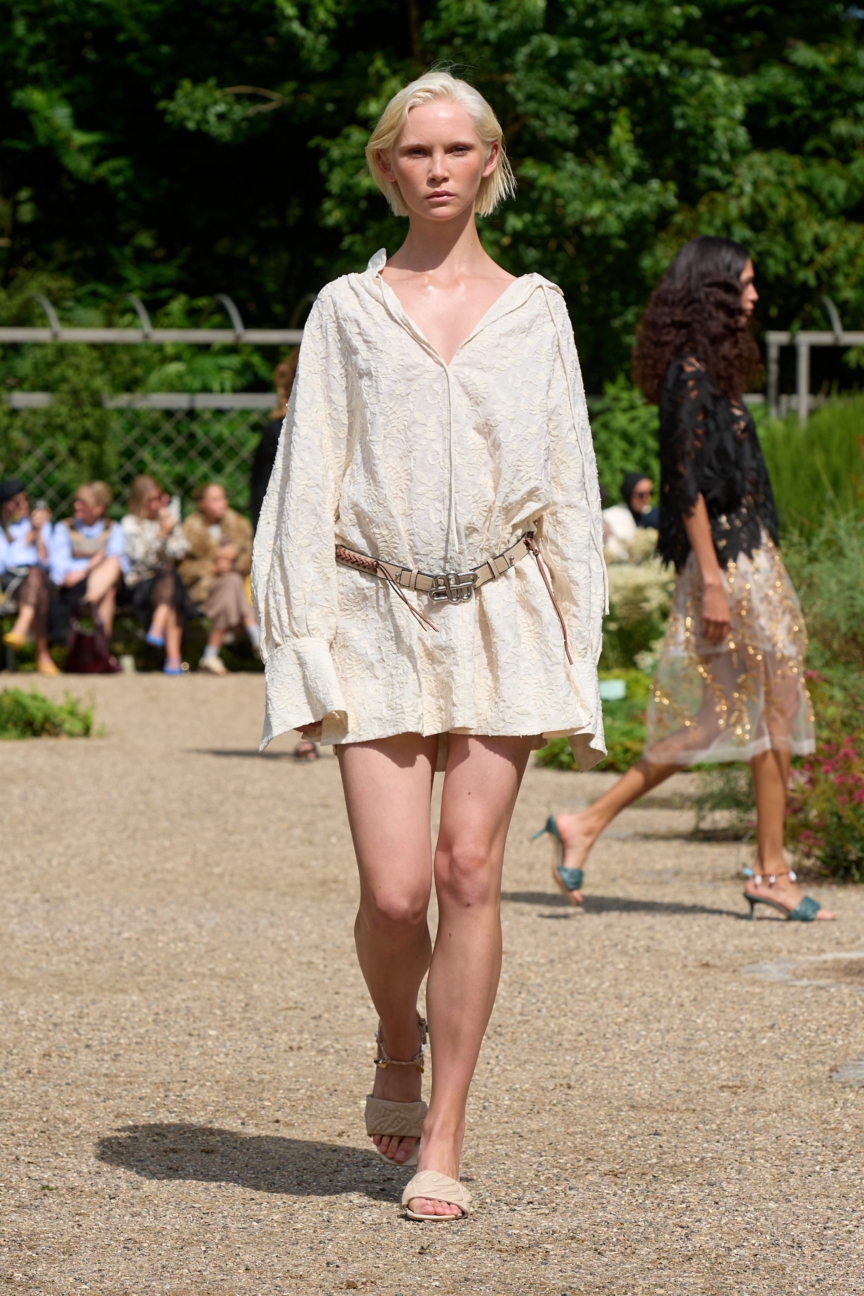 ss26-copenhagen-fashion-week-munthe-runway-2x3-james-cochrane-38