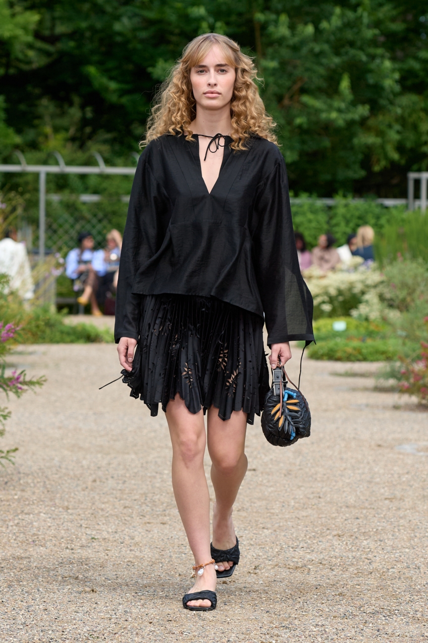 ss26-copenhagen-fashion-week-munthe-runway-2x3-james-cochrane-39