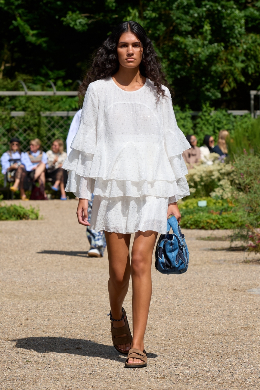 ss26-copenhagen-fashion-week-munthe-runway-2x3-james-cochrane-4