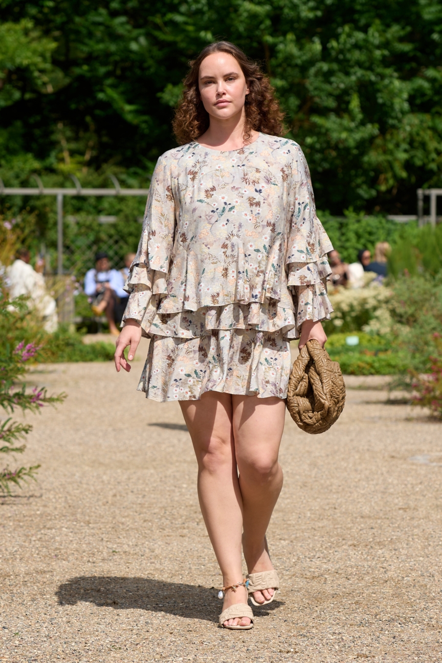 ss26-copenhagen-fashion-week-munthe-runway-2x3-james-cochrane-42