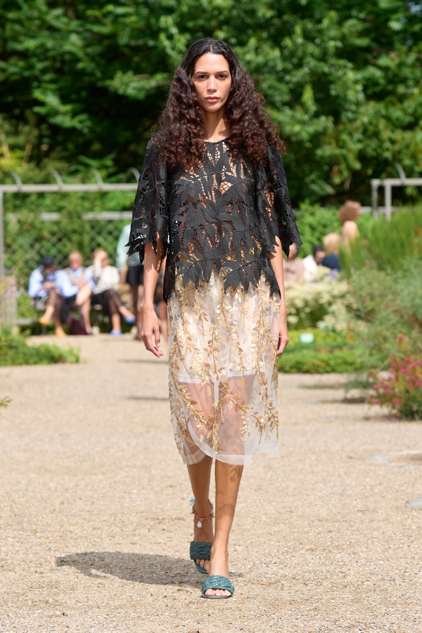 ss26-copenhagen-fashion-week-munthe-runway-2x3-james-cochrane-44