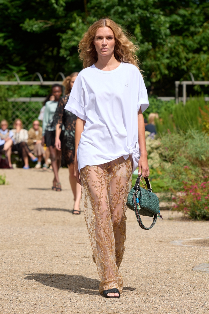 ss26-copenhagen-fashion-week-munthe-runway-2x3-james-cochrane-45