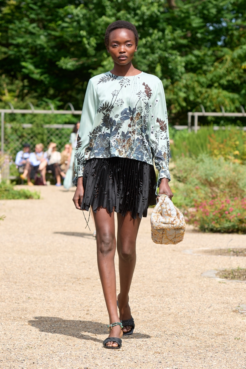 ss26-copenhagen-fashion-week-munthe-runway-2x3-james-cochrane-47