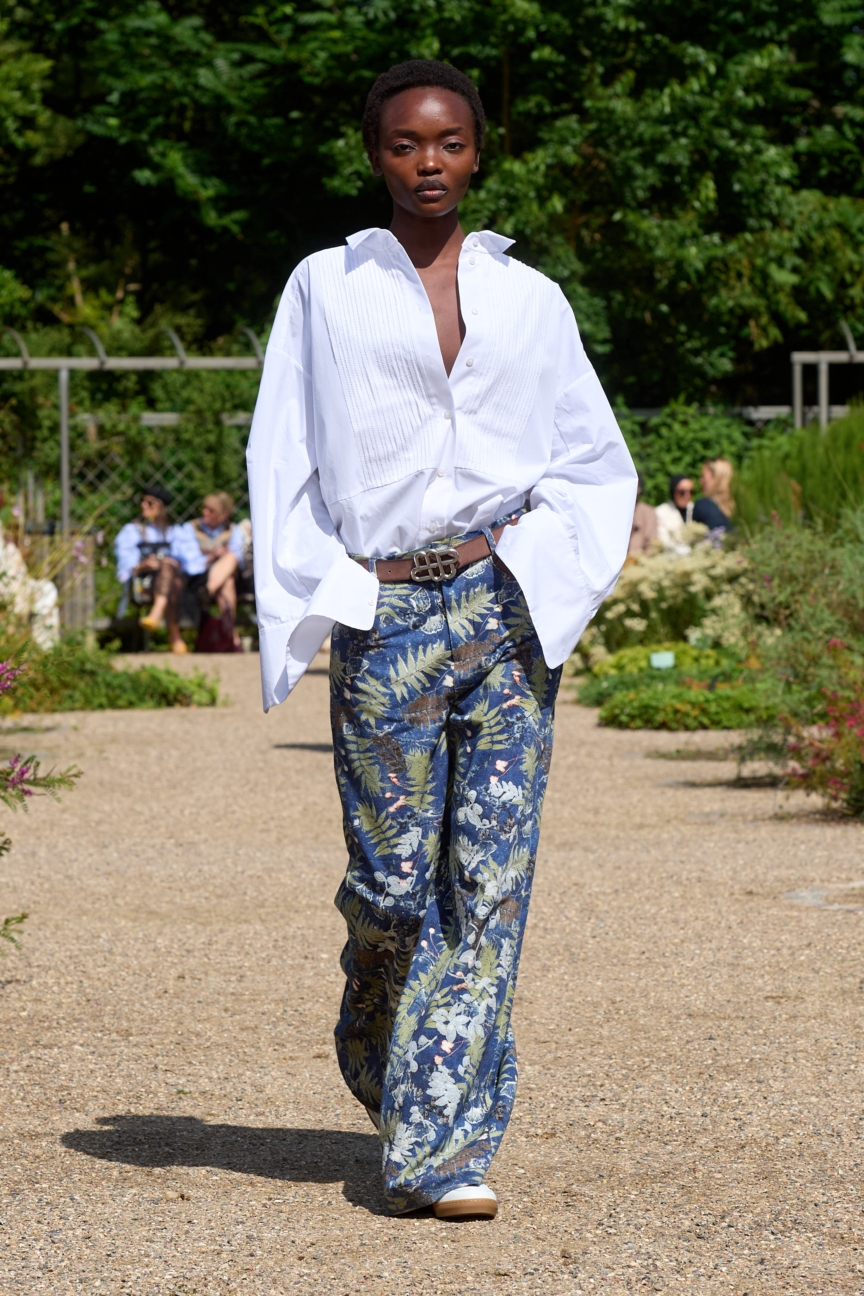 ss26-copenhagen-fashion-week-munthe-runway-2x3-james-cochrane-5