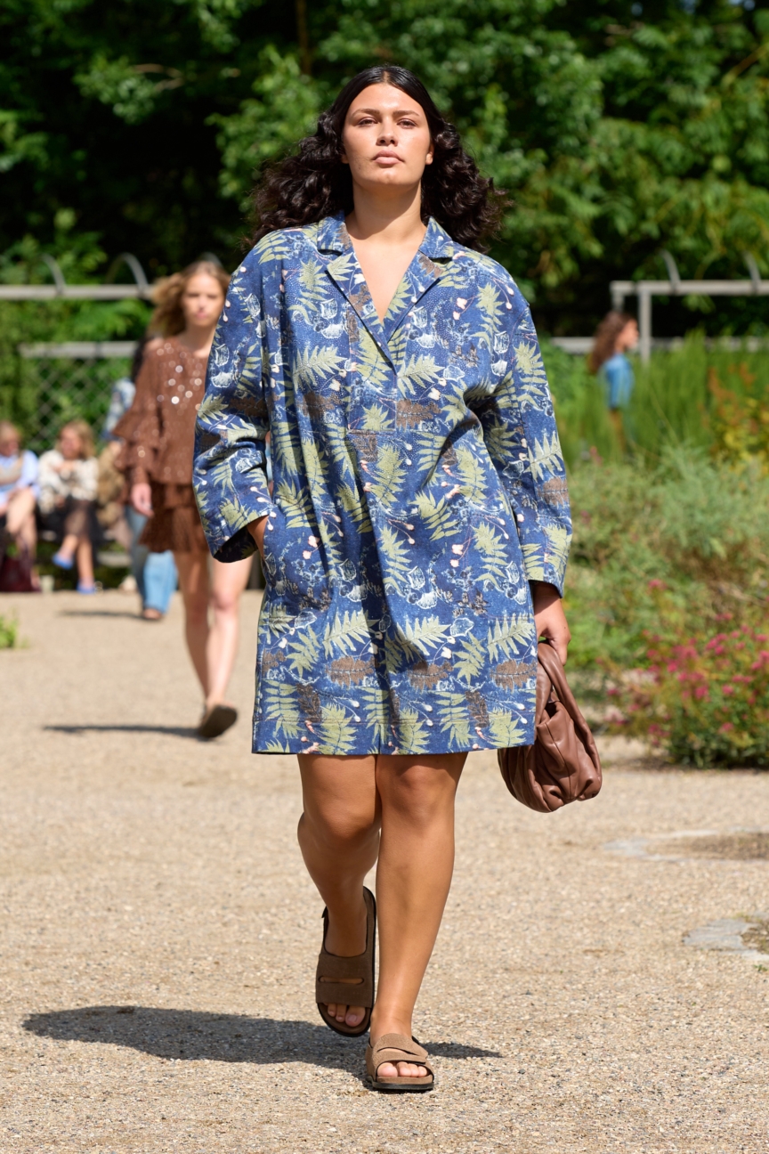 ss26-copenhagen-fashion-week-munthe-runway-2x3-james-cochrane-6