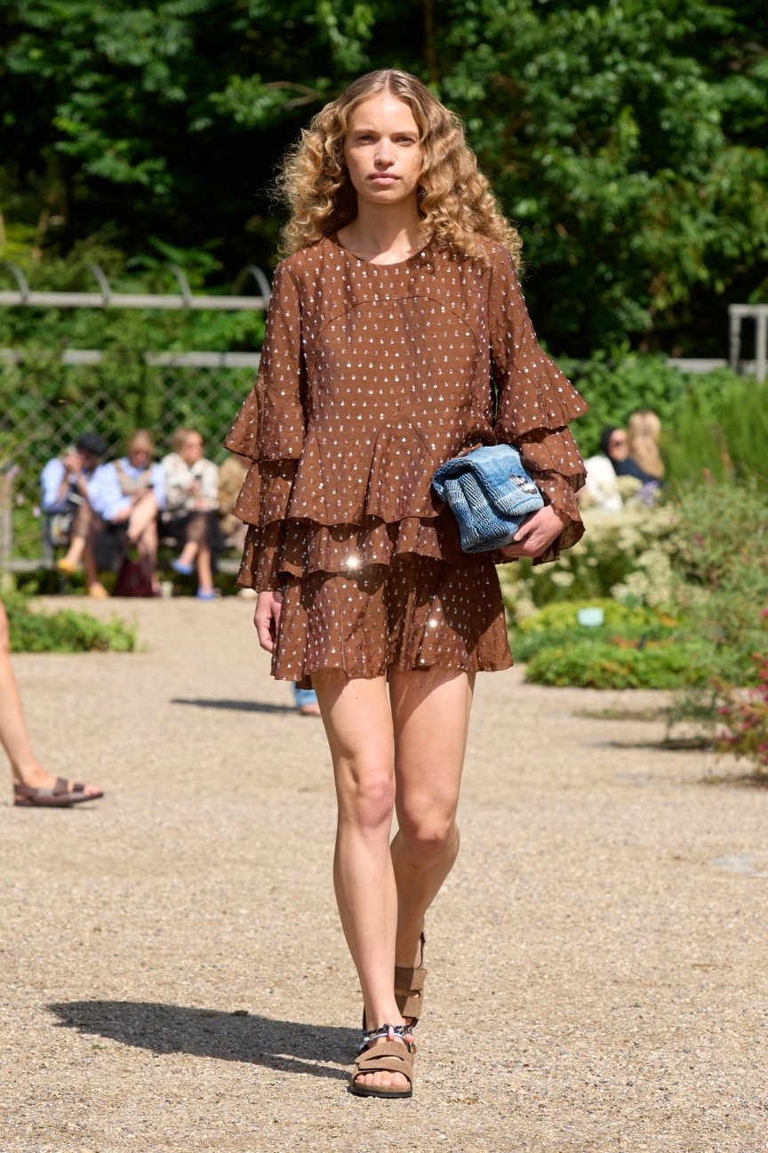 ss26-copenhagen-fashion-week-munthe-runway-2x3-james-cochrane-7