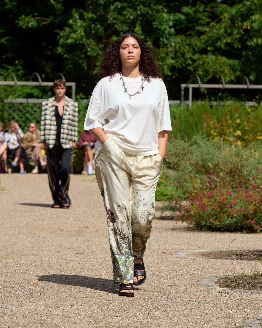 ss26-copenhagen-fashion-week-munthe-runway-4x5-james-cochrane-28