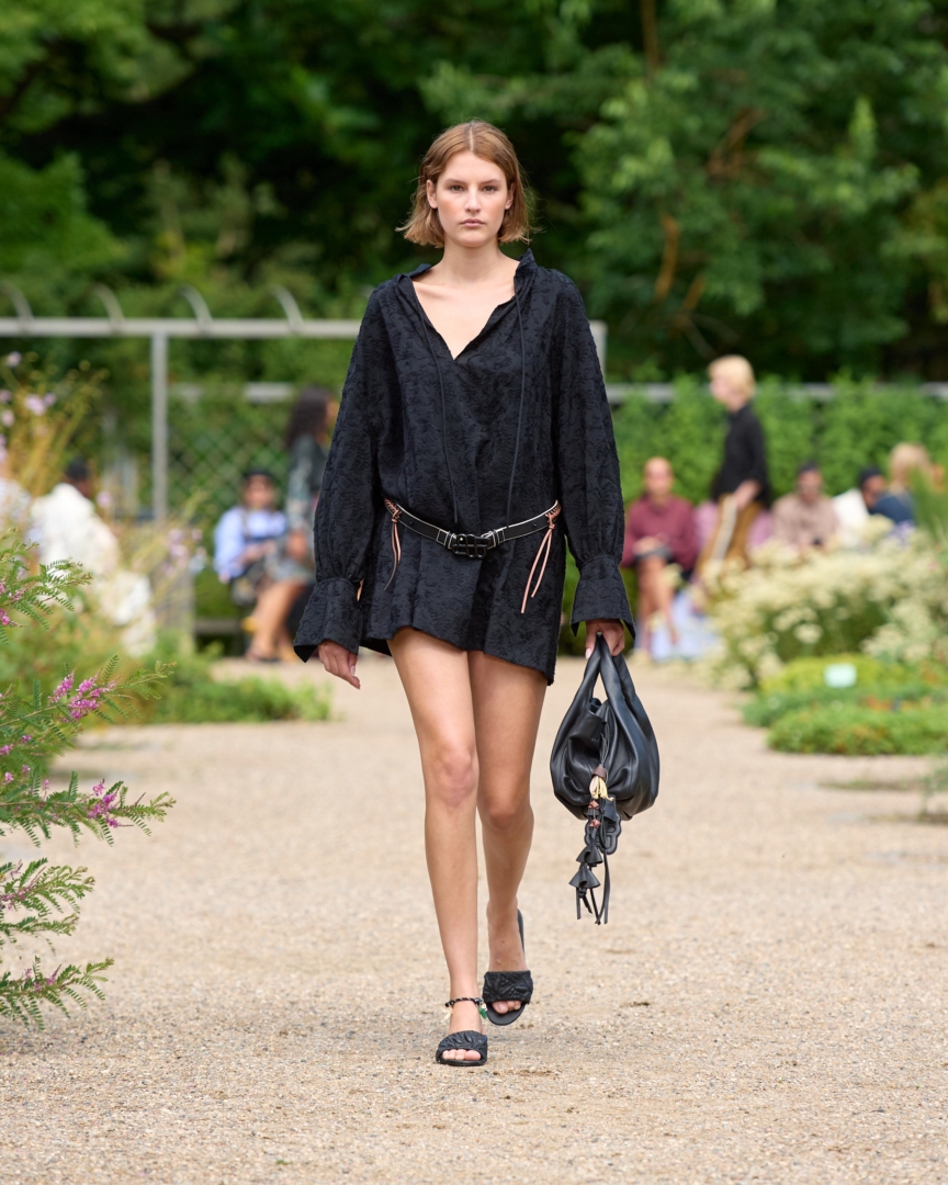 ss26-copenhagen-fashion-week-munthe-runway-4x5-james-cochrane-41