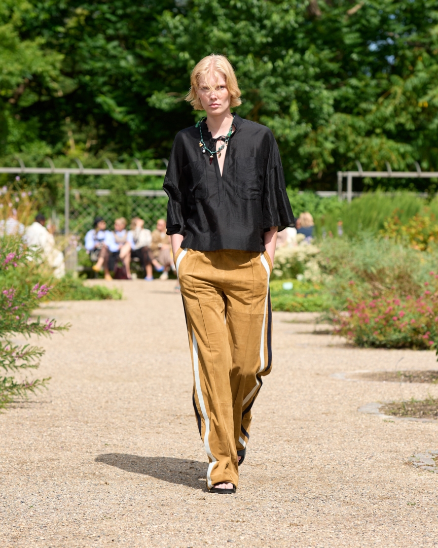 ss26-copenhagen-fashion-week-munthe-runway-4x5-james-cochrane-43