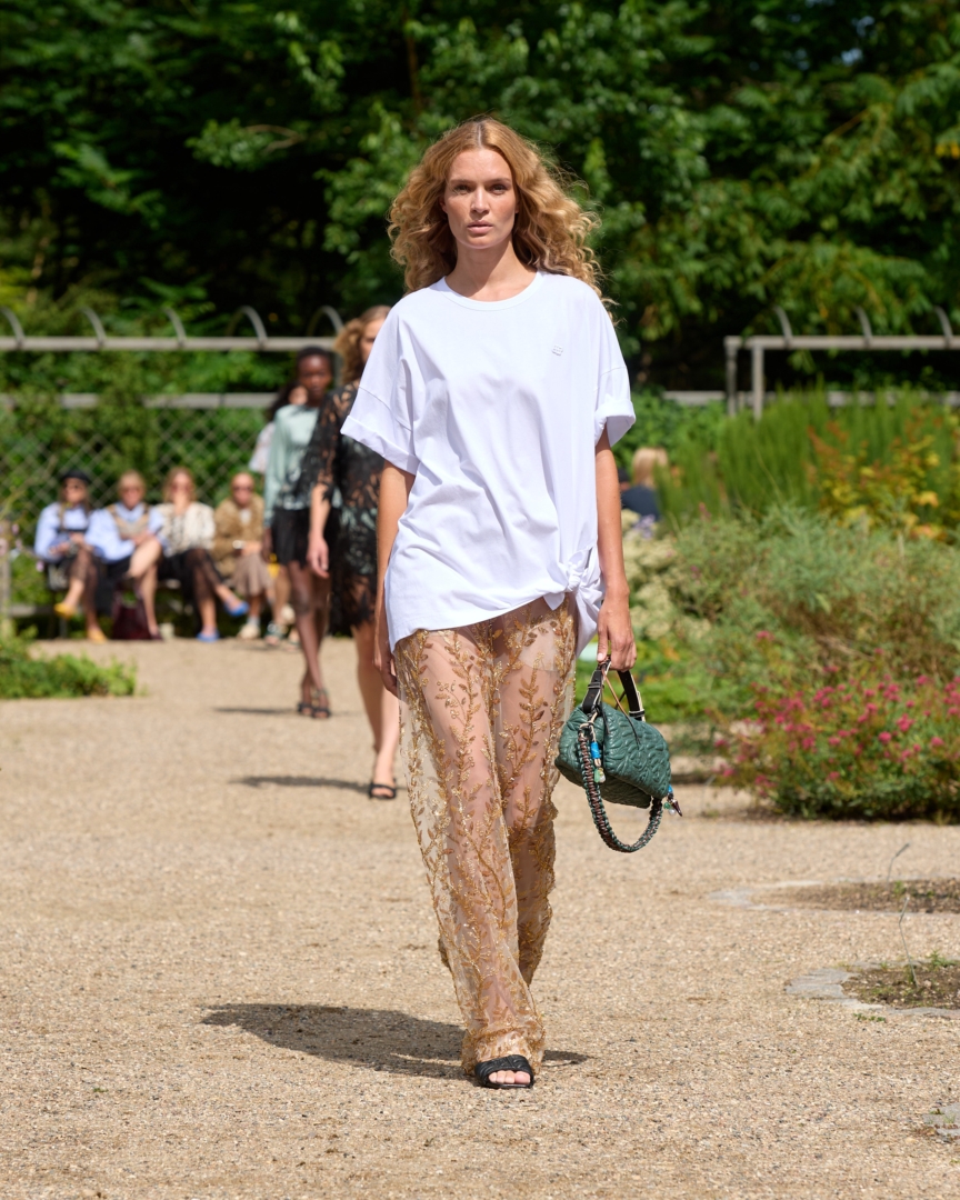 ss26-copenhagen-fashion-week-munthe-runway-4x5-james-cochrane-45