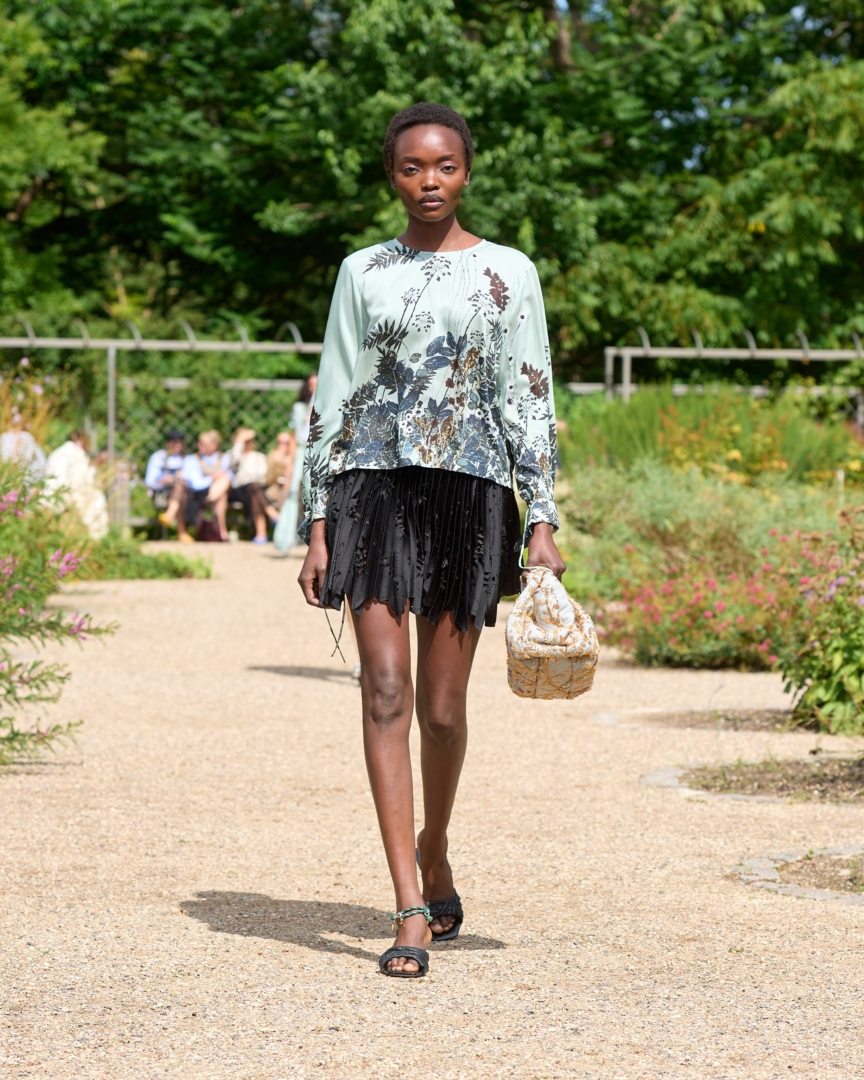 ss26-copenhagen-fashion-week-munthe-runway-4x5-james-cochrane-47