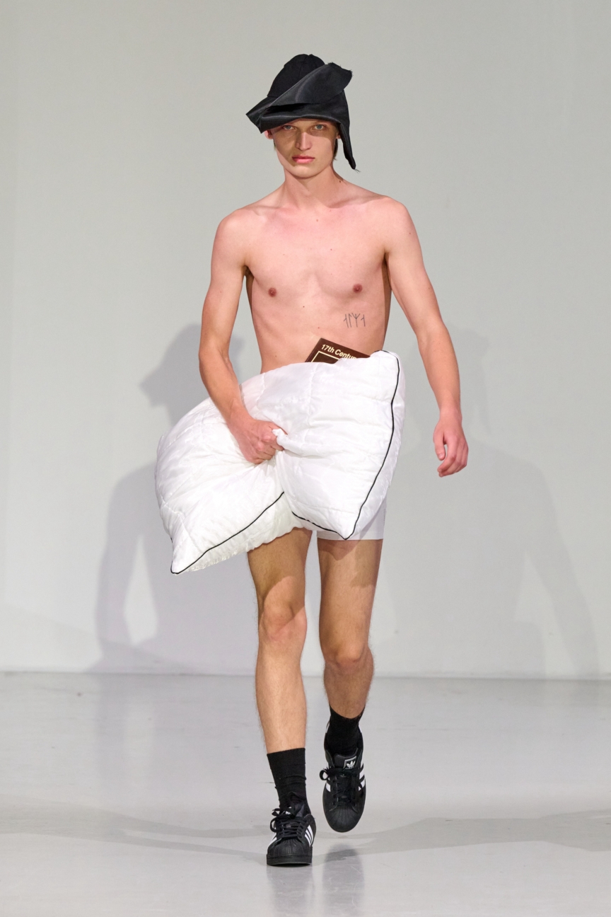 ss26-copenhagen-fashion-week-nicklas-skovgaard-runway-2x3-james-cochrane-24