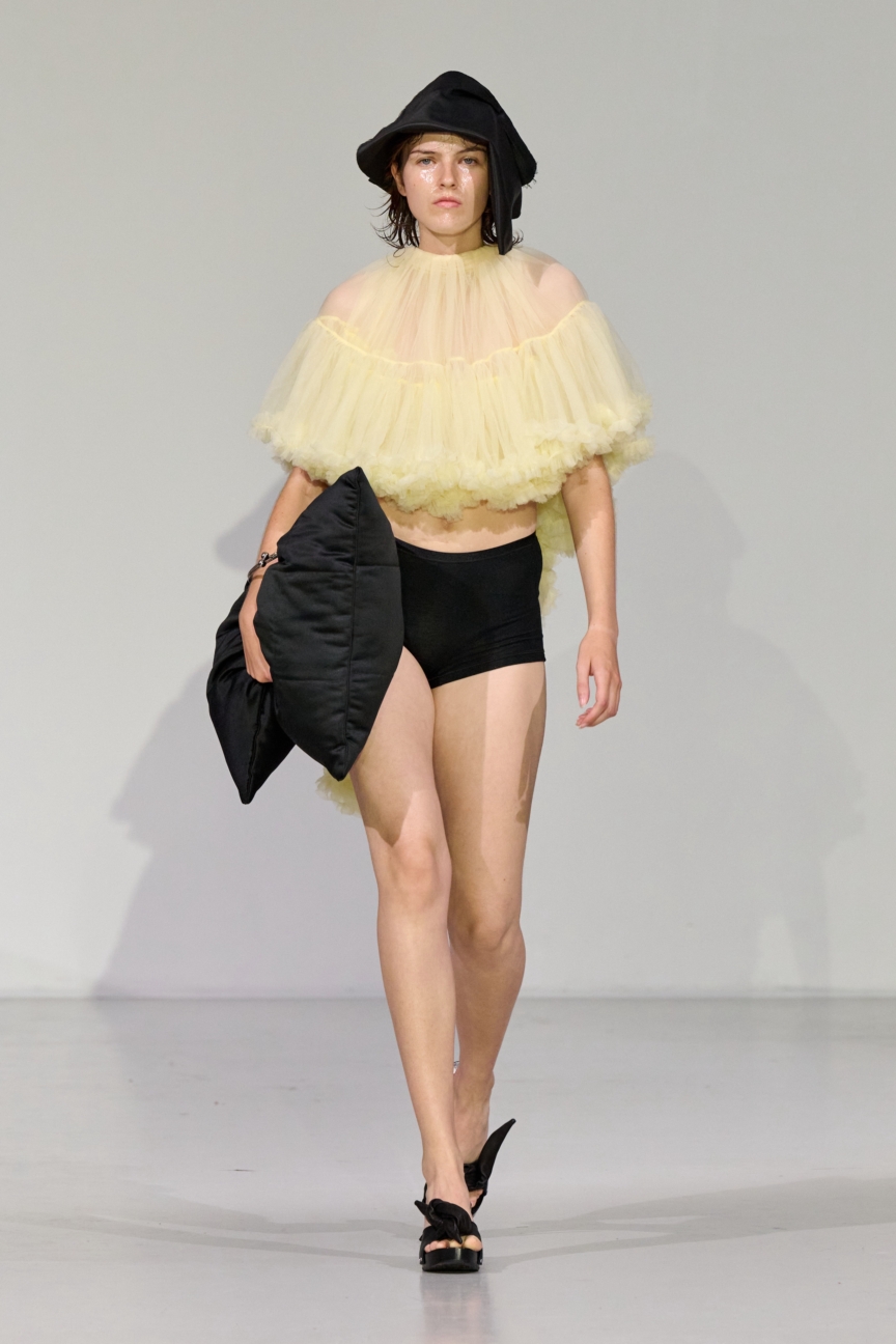 ss26-copenhagen-fashion-week-nicklas-skovgaard-runway-2x3-james-cochrane-8