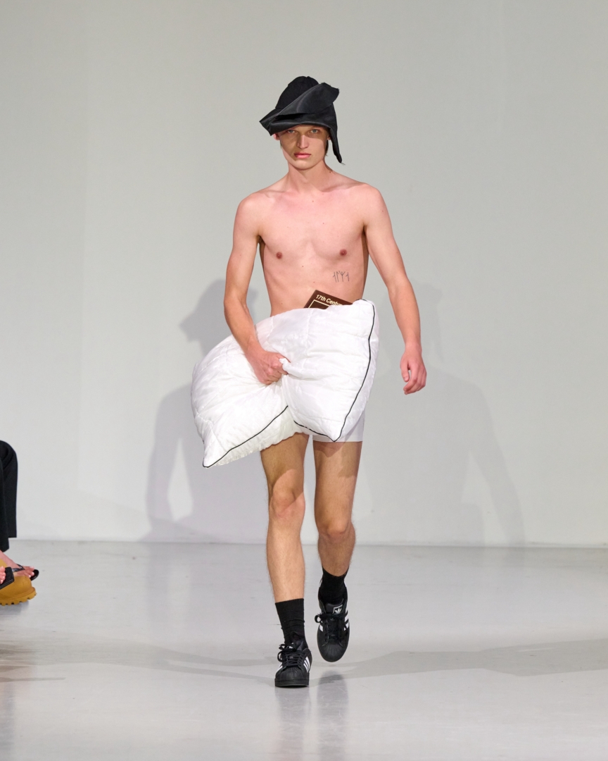 ss26-copenhagen-fashion-week-nicklas-skovgaard-runway-4x5-james-cochrane-24