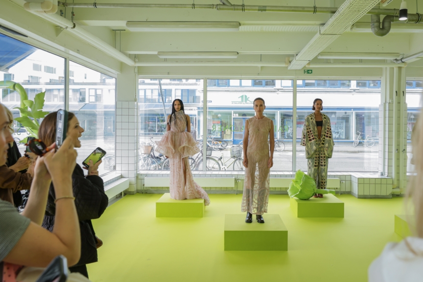 ss26-copenhagen-fashion-week-rabens-saloner-runway-2x3-james-cochrane-10