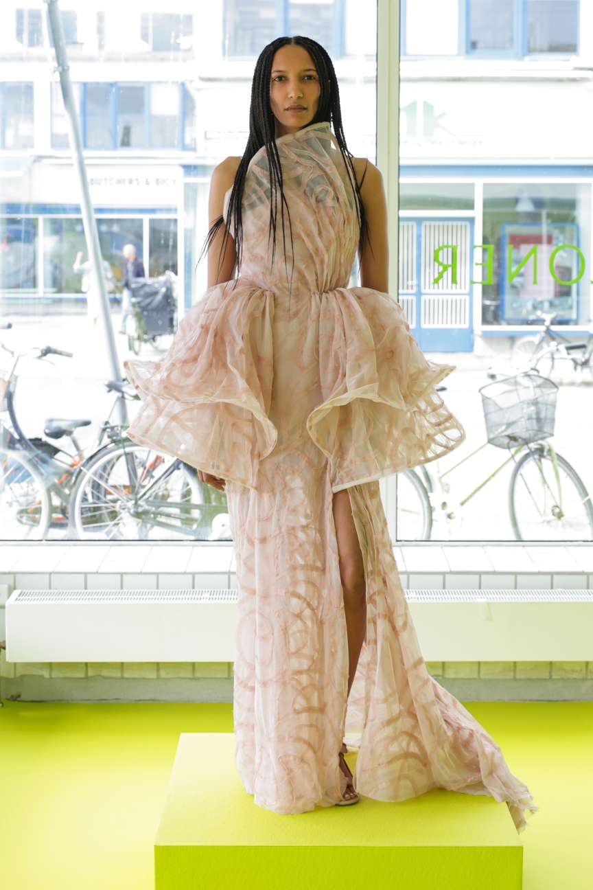 ss26-copenhagen-fashion-week-rabens-saloner-runway-2x3-james-cochrane-13