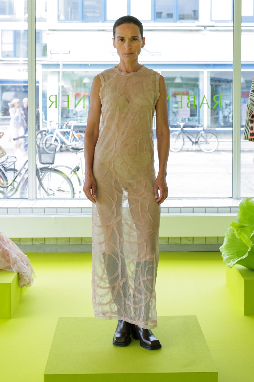 ss26-copenhagen-fashion-week-rabens-saloner-runway-2x3-james-cochrane-14