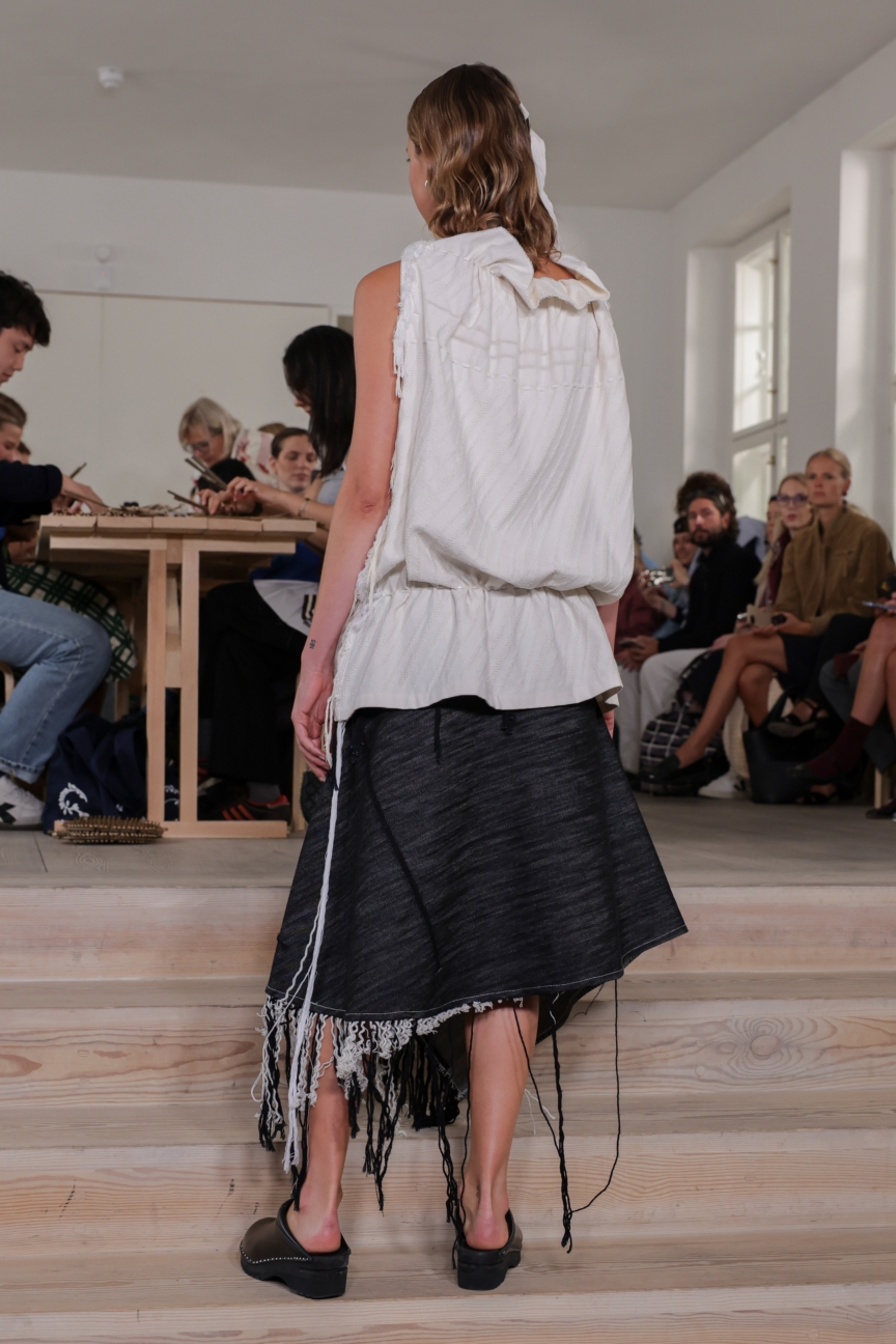 ss26-copenhagen-fashion-week-stem-presentation-2x3-james-cochrane-24