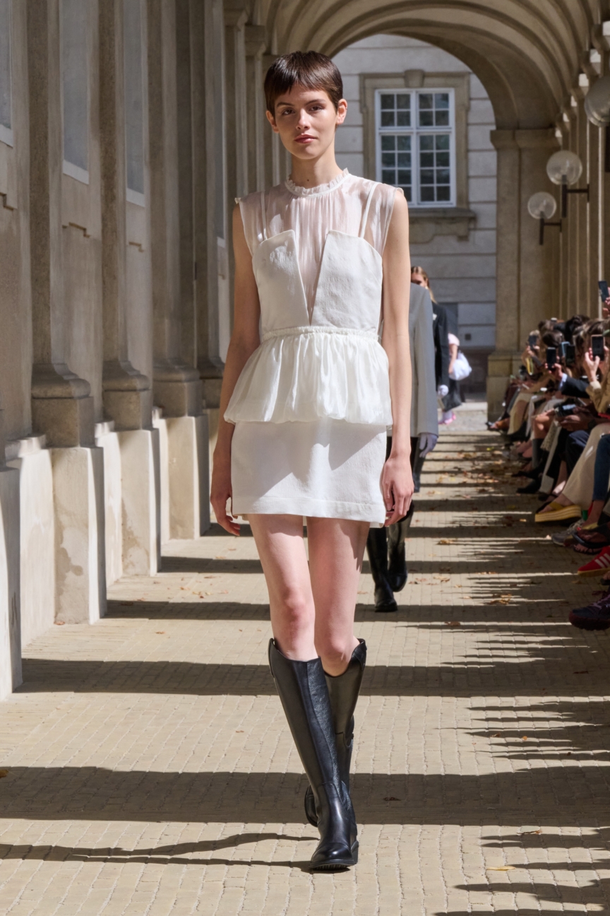 ss26-copenhagen-fashion-week-the-garment-2x3-james-cochrane-9
