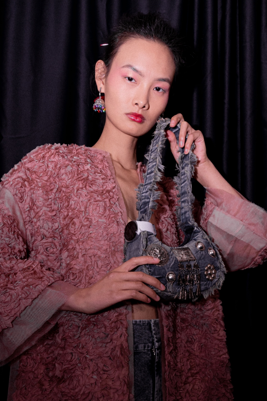 027_hui_bks