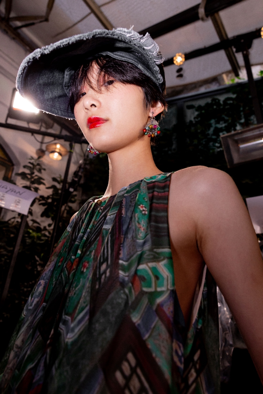 079_hui_bks