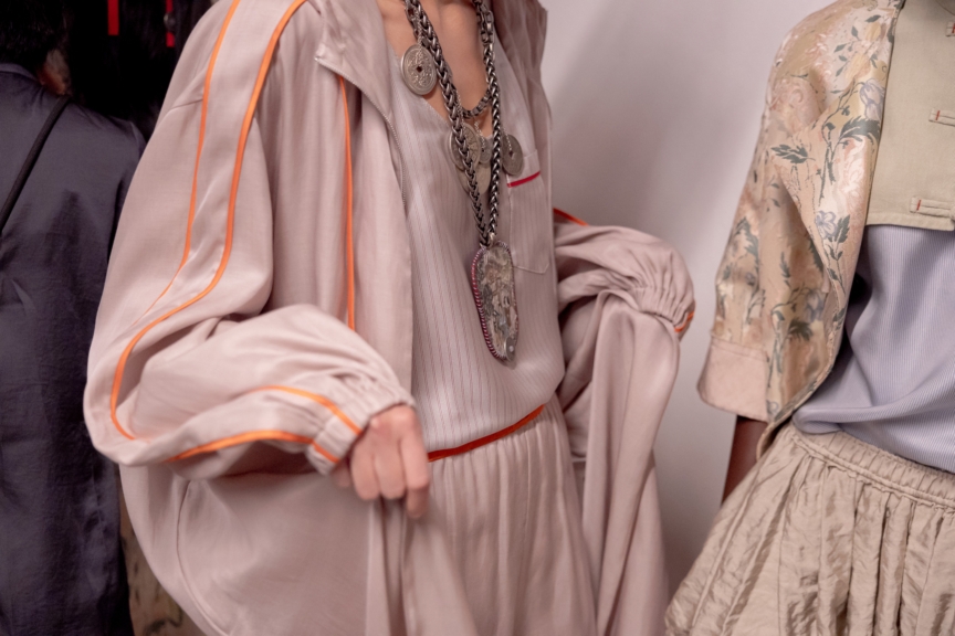 hui_ss27_backstage_3x4_185