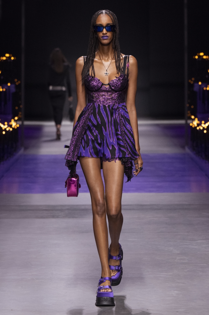 versace-ss23-womens-fashion-show-front-look-29
