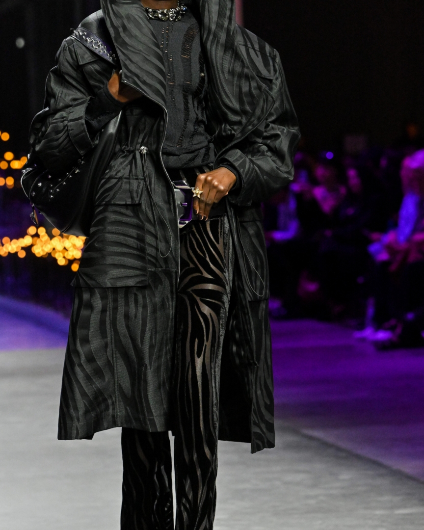 versace-ss23-womens-fashion-show-details-145