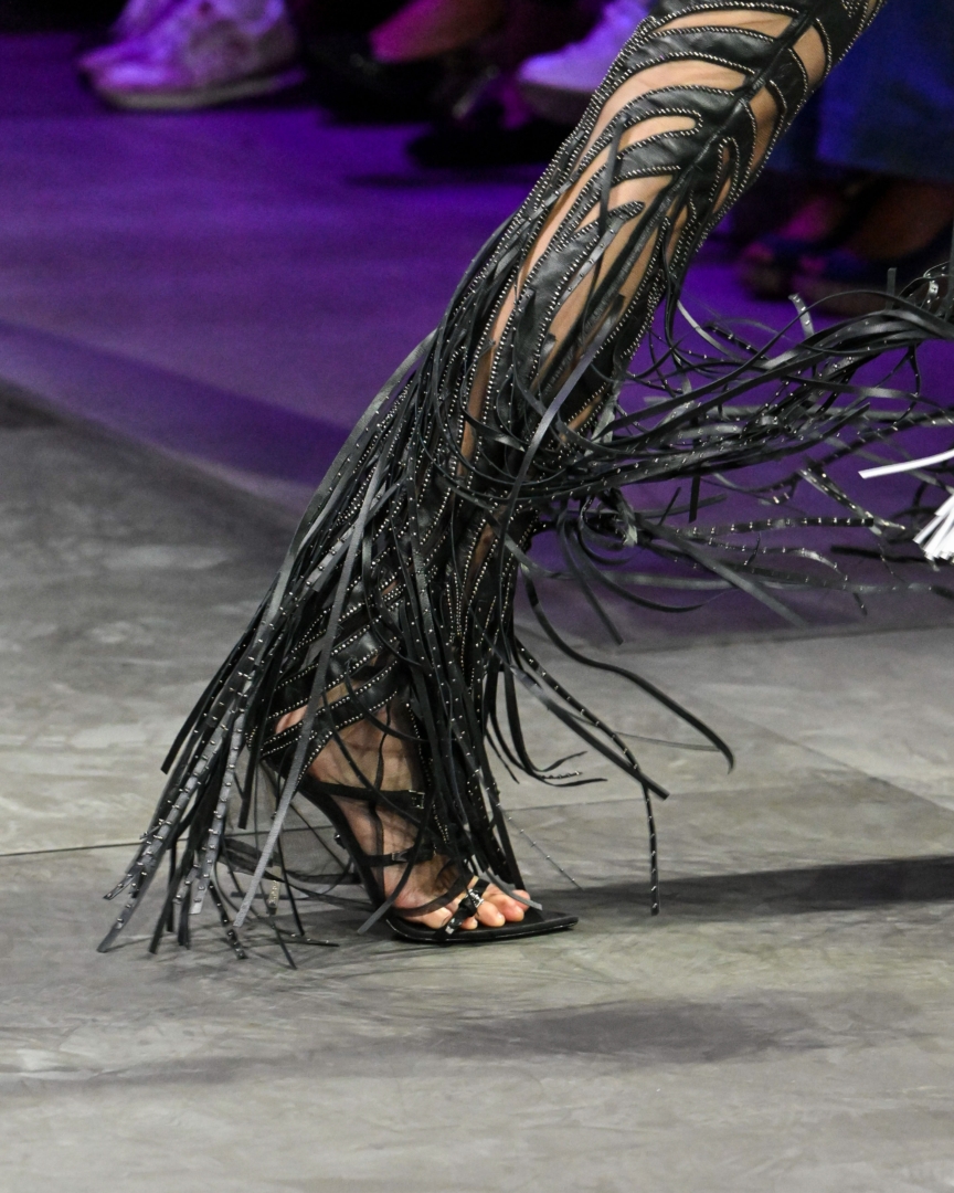 versace-ss23-womens-fashion-show-details-156