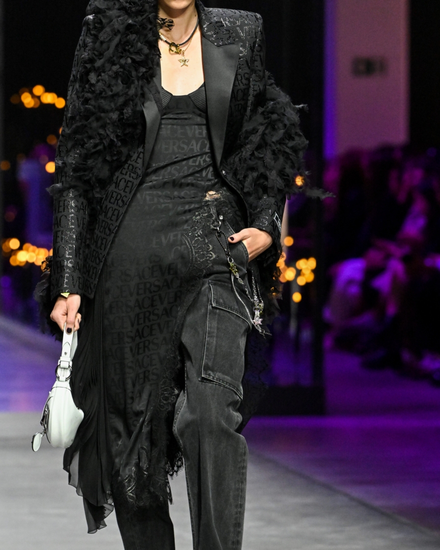 versace-ss23-womens-fashion-show-details-173