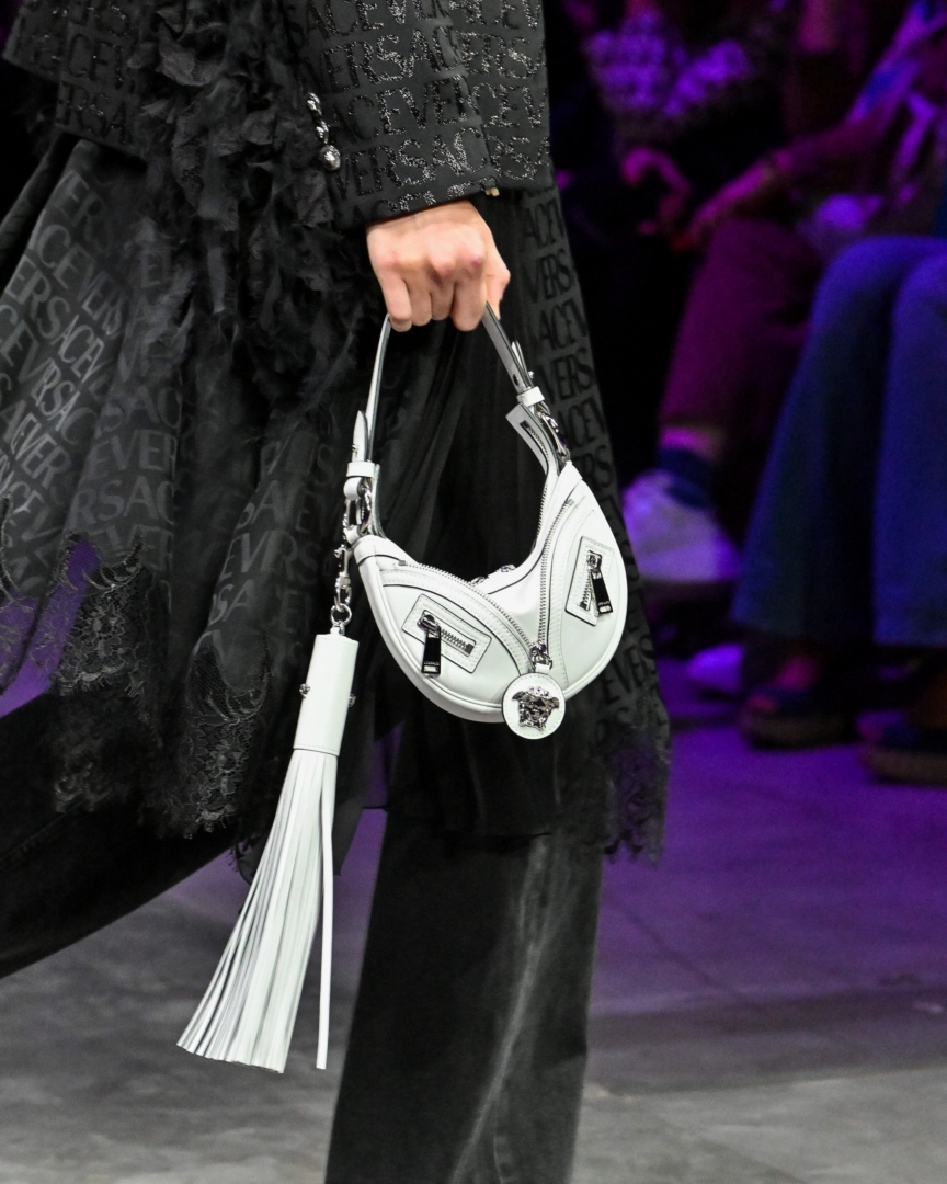 versace-ss23-womens-fashion-show-details-176