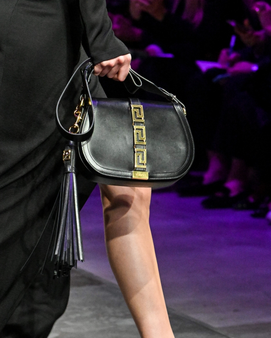 versace-ss23-womens-fashion-show-details-29