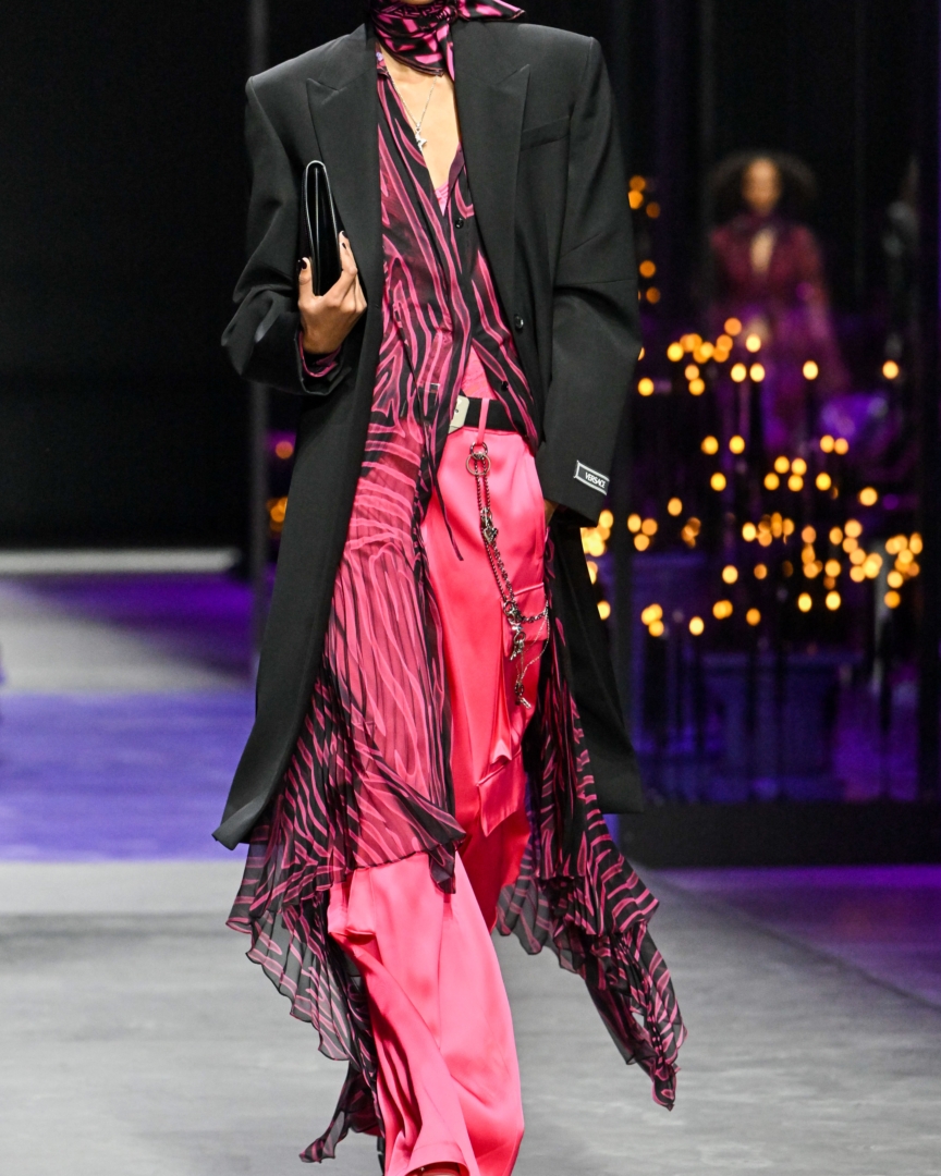 versace-ss23-womens-fashion-show-details-67