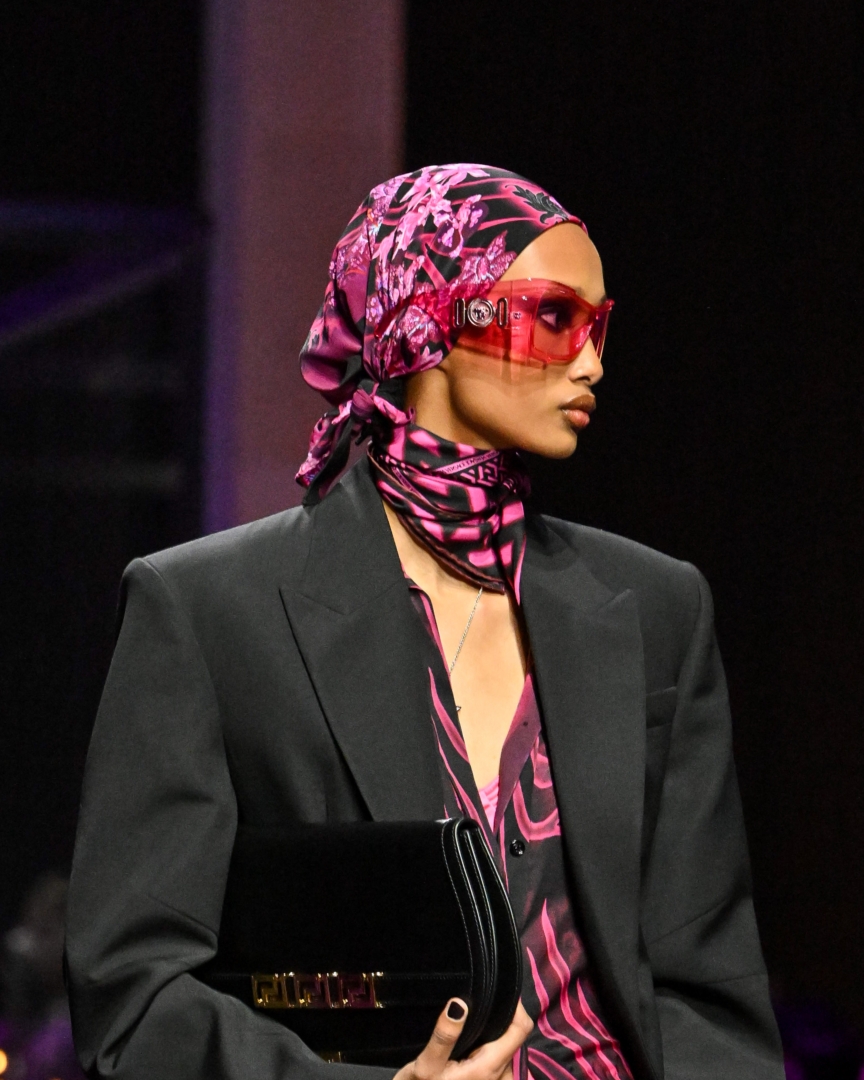 versace-ss23-womens-fashion-show-details-68