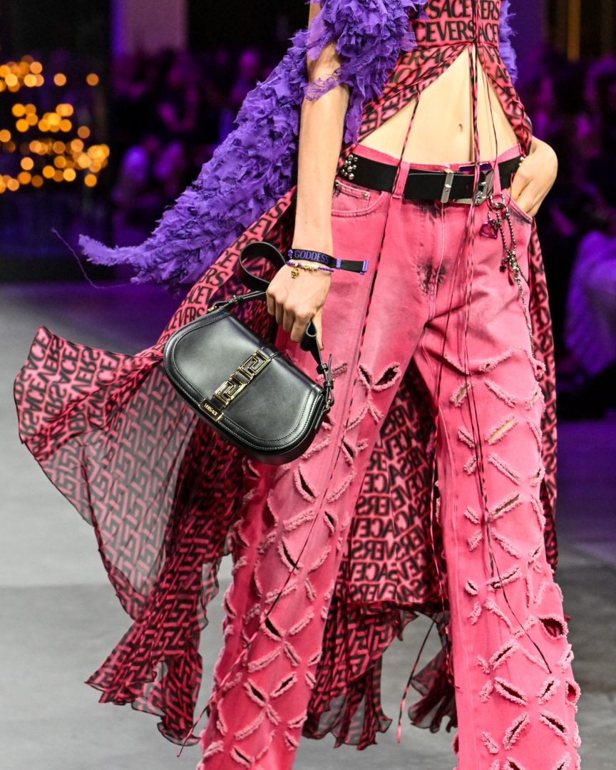 versace-ss23-womens-fashion-show-details-87