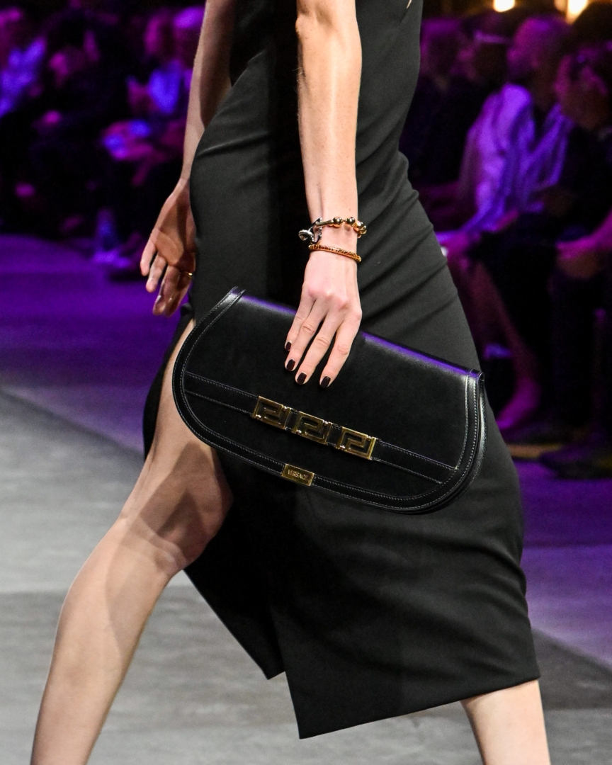 versace-ss23-womens-fashion-show-details-9