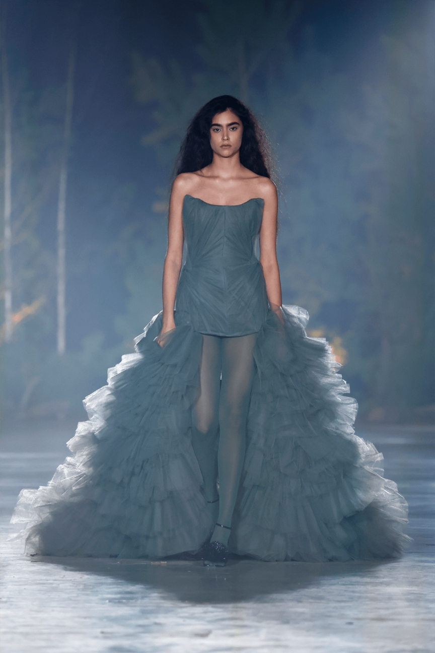 danny-reinke_aw26_runway34_by_-sebastian-reuter_getty-images_for_bfw_2-3