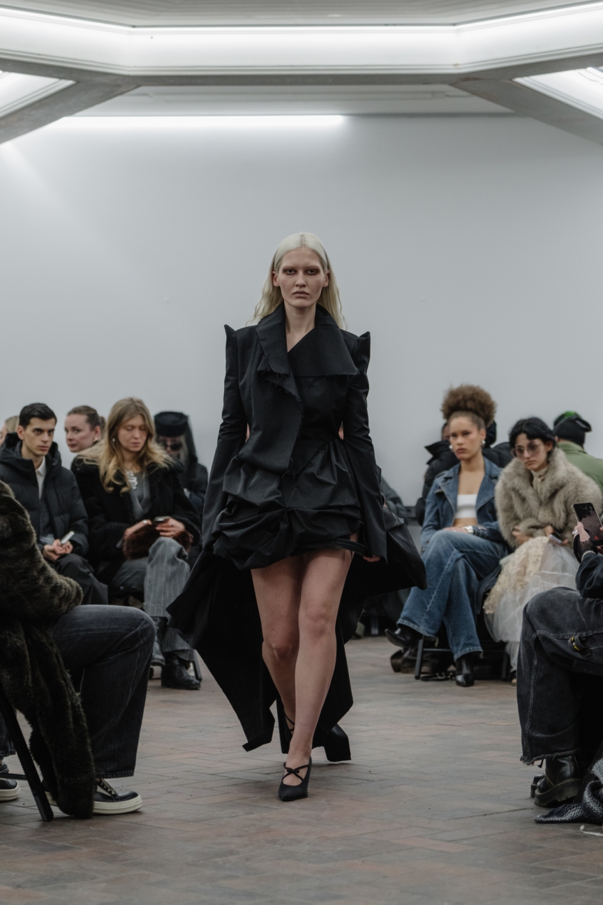 vanessabaernthol_aw26_runway1_by_-marcushartelt_for_bfw_15