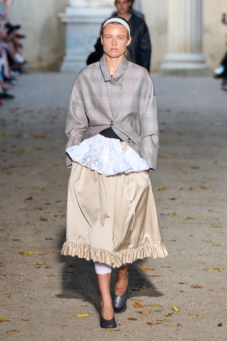 ss27-copenhagen-fashion-week-baum-und-pferdgarten-runway-2x3-james-cochrane-1