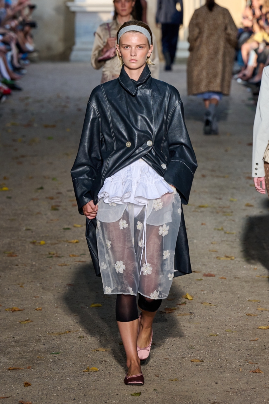 ss27-copenhagen-fashion-week-baum-und-pferdgarten-runway-2x3-james-cochrane-12