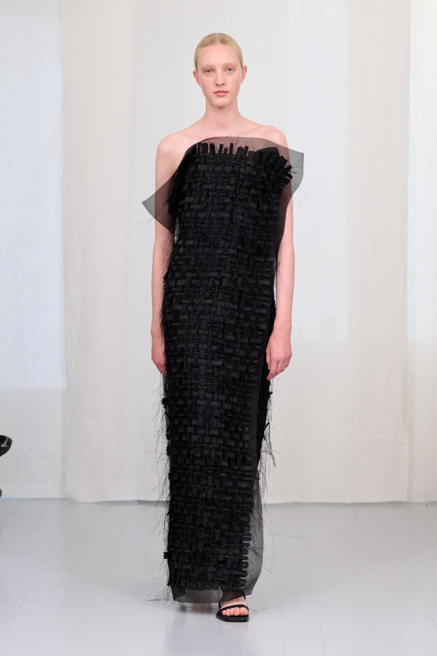 ss27-copenhagen-fashion-week-freya-dalsjo-runway-2x3-james-cochrane-1