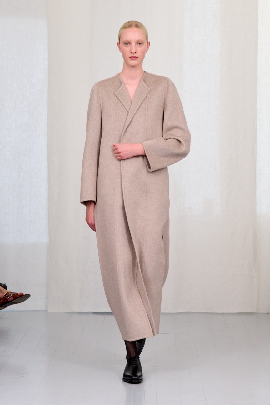 ss27-copenhagen-fashion-week-freya-dalsjo-runway-2x3-james-cochrane-21