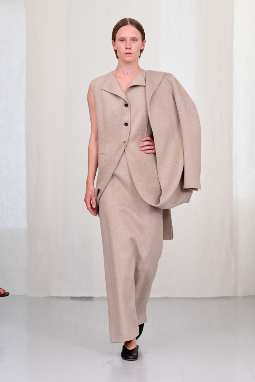 ss27-copenhagen-fashion-week-freya-dalsjo-runway-2x3-james-cochrane-22