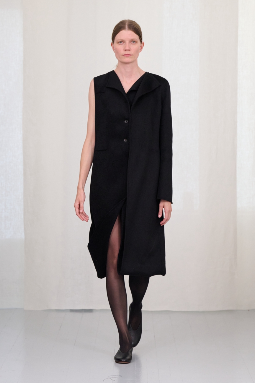 ss27-copenhagen-fashion-week-freya-dalsjo-runway-2x3-james-cochrane-24