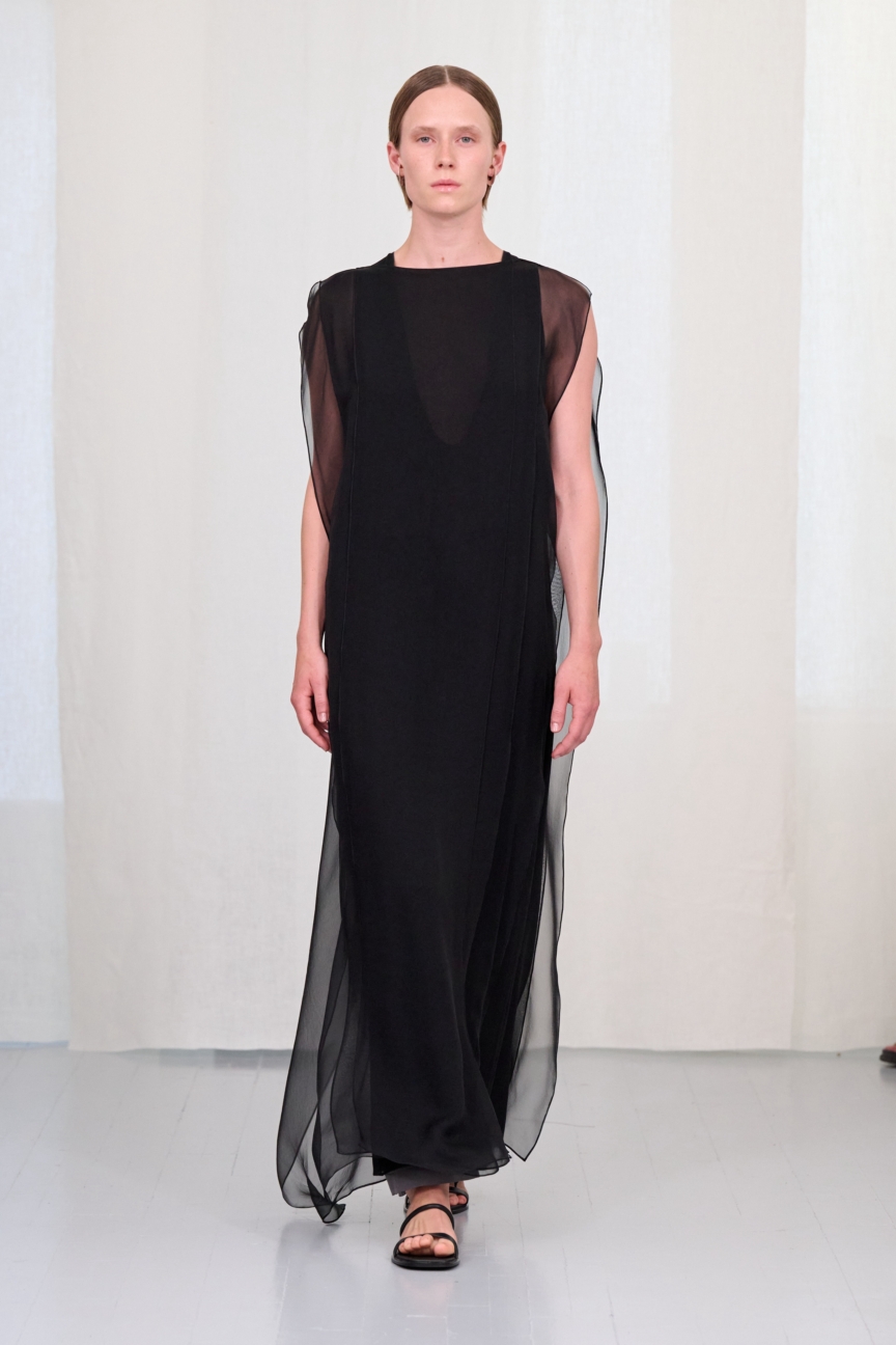 ss27-copenhagen-fashion-week-freya-dalsjo-runway-2x3-james-cochrane-3