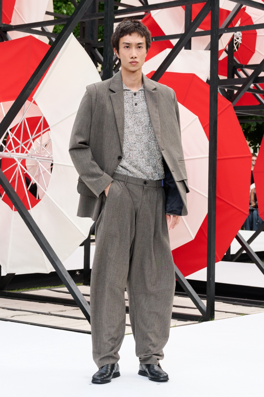 ss27-copenhagen-fashion-week-henrik-vibskov-runway-2x3-james-cochrane-17