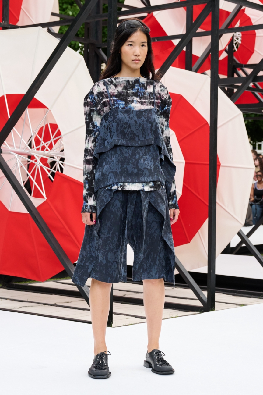 ss27-copenhagen-fashion-week-henrik-vibskov-runway-2x3-james-cochrane-19